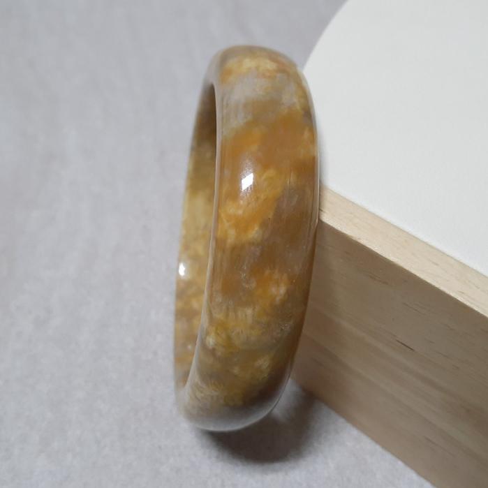 【三寶坊】天然珊瑚玉手鐲 56圈口 大花 黃色 平安鐲 宮廷鐲 手鐲大圈口 N219-細節圖2