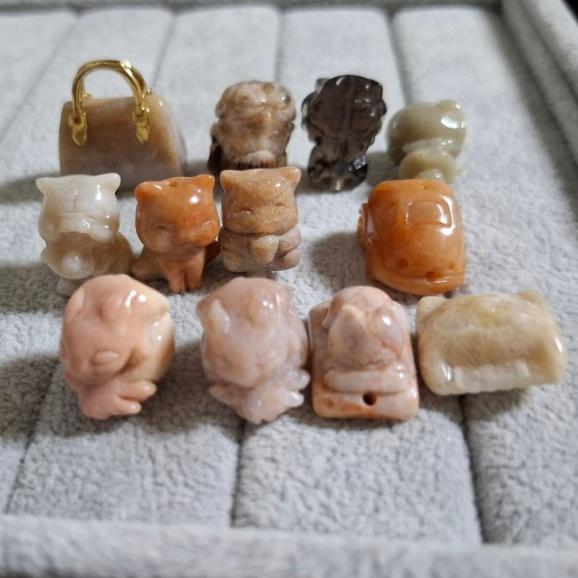 【三寶坊】珊瑚玉 阿拉善 女包 兔子 車子 狐仙 萌寵 通孔小件 雕刻件 手作DIY材料-細節圖3