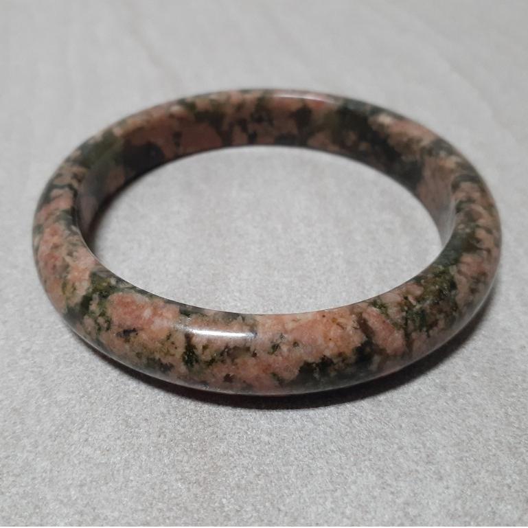 【三寶坊】天然櫻花瑪瑙手鐲 63圈口 綠髮櫻花 平安鐲 瑪瑙手鐲大圈口 N224 綠髮晶共生-細節圖2