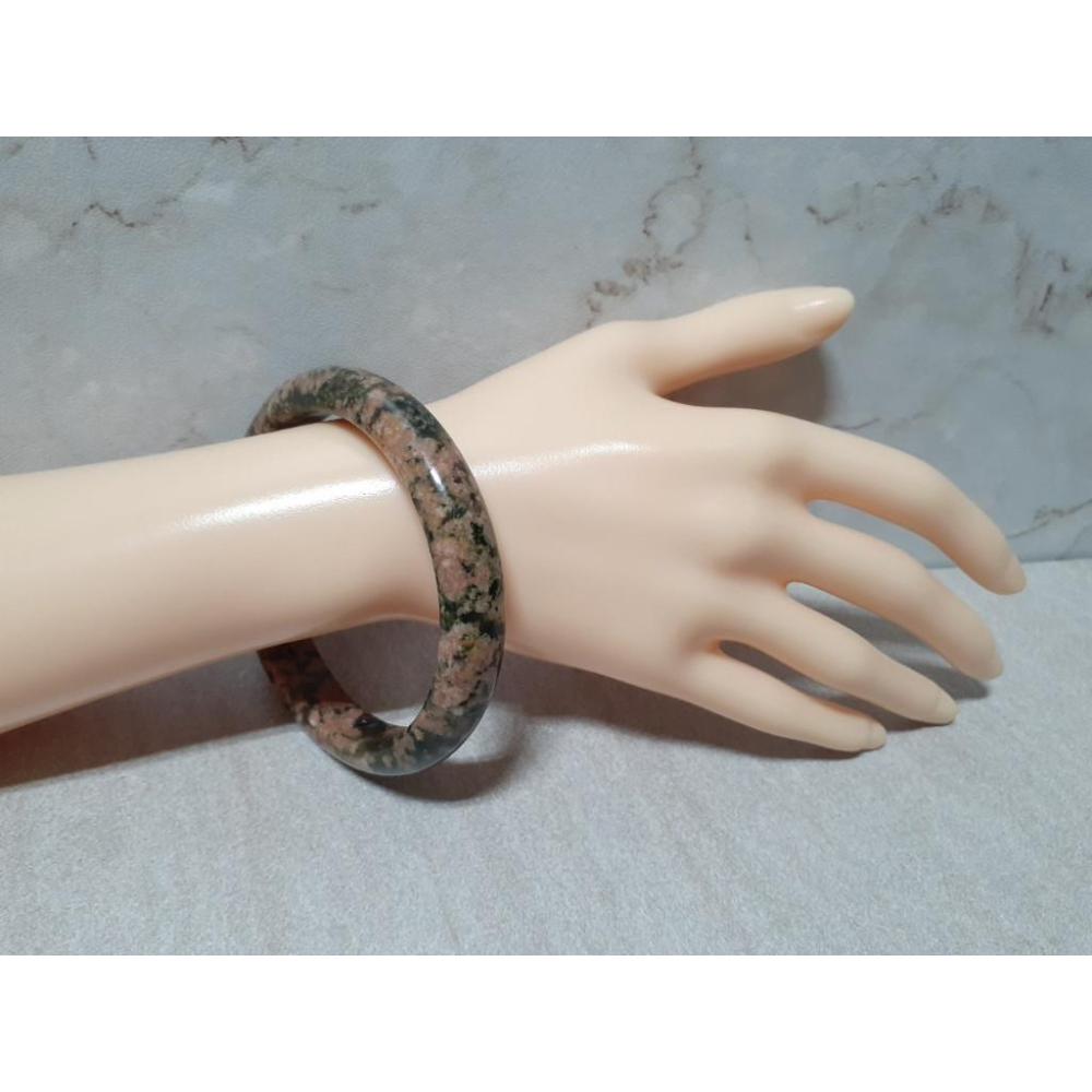 【三寶坊】天然櫻花瑪瑙手鐲 63圈口 綠髮櫻花 平安鐲 瑪瑙手鐲大圈口 N224 綠髮晶共生-細節圖8