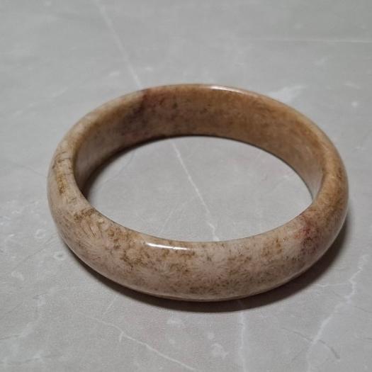 【三寶坊】天然珊瑚玉手鐲 61圈口 雛菊花 沙沙料 平安鐲 手鐲大圈口 N428-細節圖6