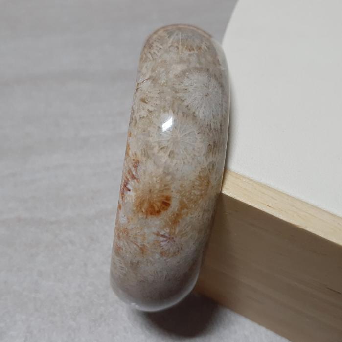 【三寶坊】天然珊瑚玉手鐲 60圈口 皮花 大花 灰藍 小寬鐲 手鐲大圈口 N131-細節圖3