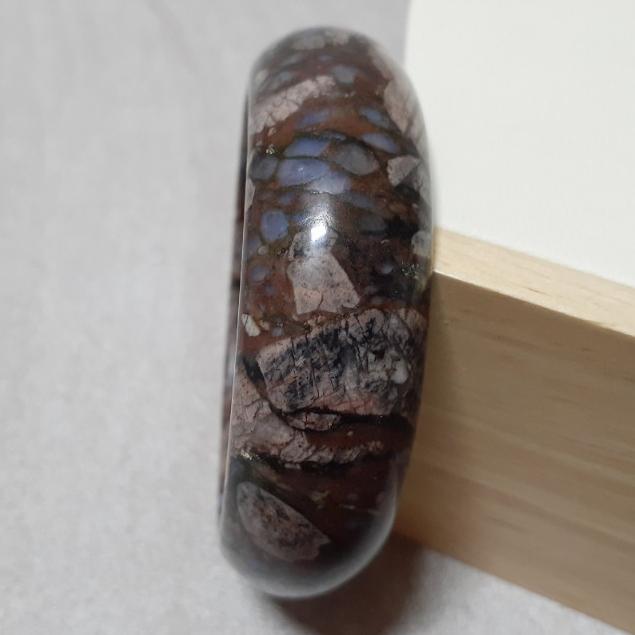 【三寶坊】天然成為之石手鐲 56圈口 長石/澳寶/藍銅礦/雲母共生 平安鐲 手鐲大圈口 N265 長石手鐲-細節圖2