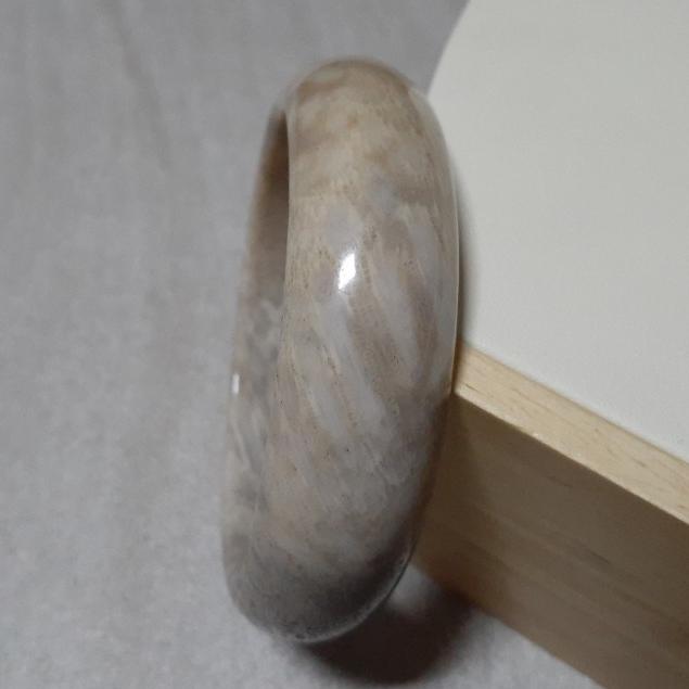 【三寶坊】天然珊瑚玉手鐲 60圈口 檸檬花 紅色水墨意境 灰藍骨骼 平安鐲 手鐲大圈口 N150-細節圖2