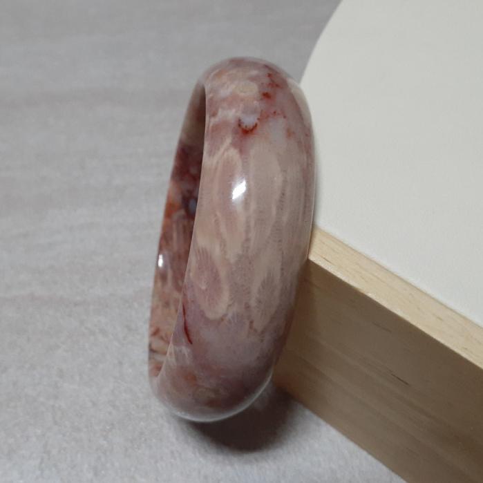 【三寶坊】天然珊瑚玉手鐲 58圈口 檸檬花 粉色 平安鐲 手鐲大圈口 N134-細節圖2