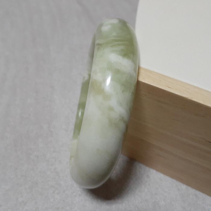 【三寶坊】天然岫玉手鐲 54圈口 青提奶蓋 平安鐲 小圈口手鐲 N231 甲翠 青堤奶蓋-細節圖3