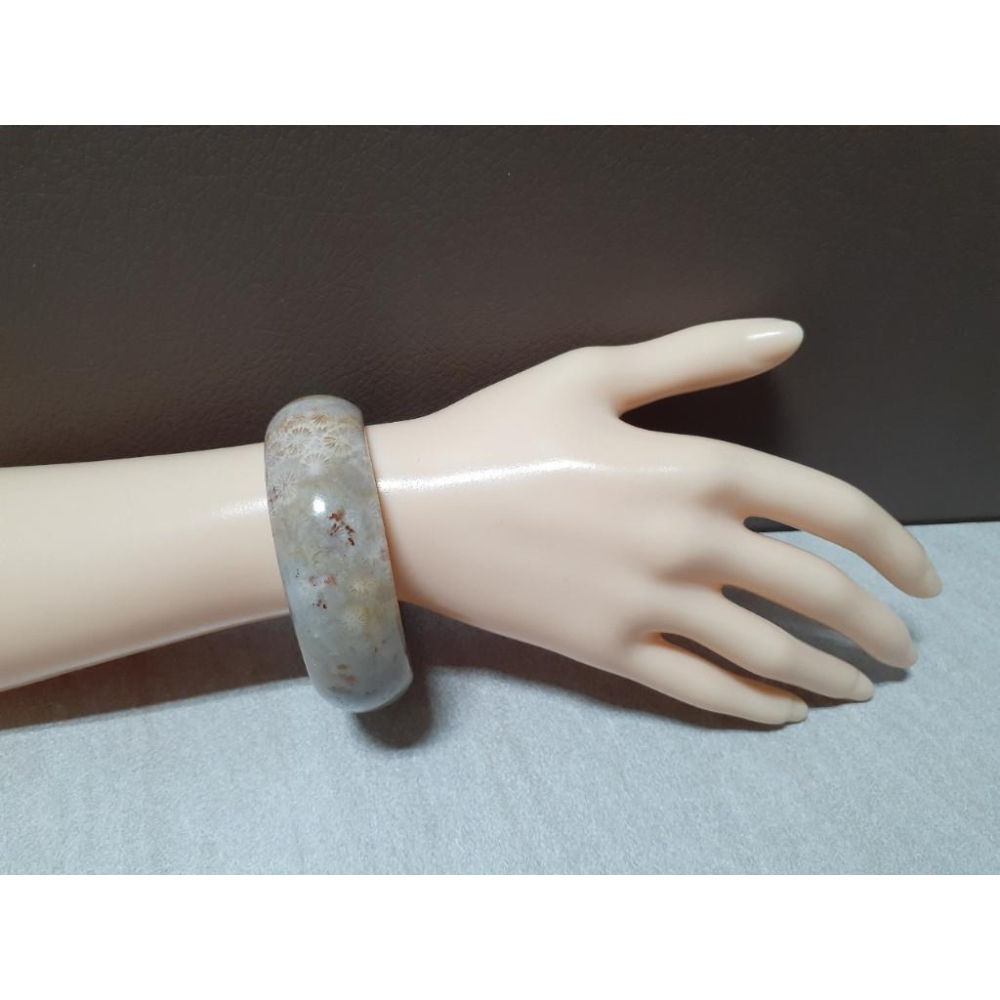 【三寶坊】天然珊瑚玉手鐲 56圈口 雛菊 骨骼 寬鐲 手鐲大圈口 N162-細節圖7