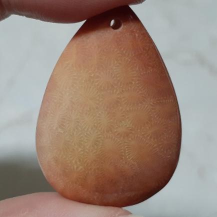 【三寶坊】天然珊瑚玉 吊墜 水滴型 引人注目系 人魚的眼淚 無事牌 菊花石 珊瑚玉吊墜 W20-W23-細節圖6