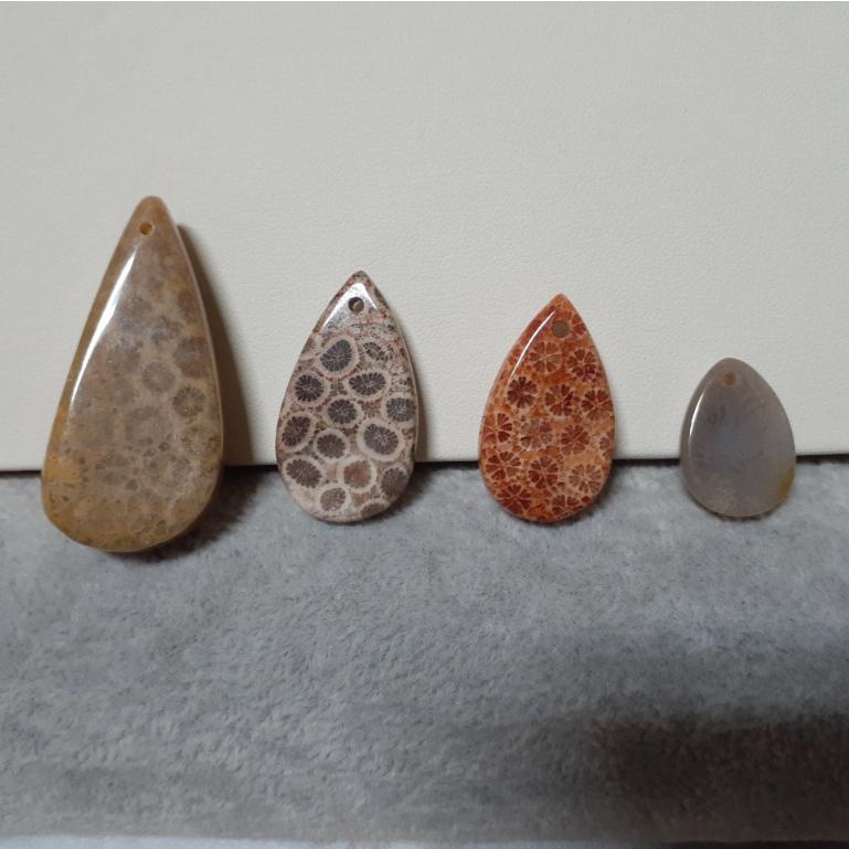 【三寶坊】天然珊瑚玉 吊墜 水滴型 特色系 人魚的眼淚 無事牌 菊花石 珊瑚玉吊墜 W1-W4-細節圖2