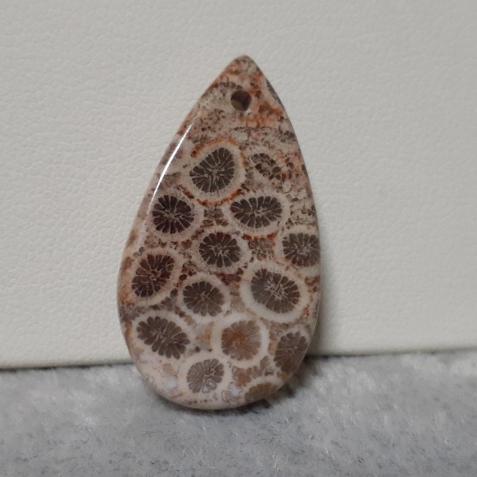 【三寶坊】天然珊瑚玉 吊墜 水滴型 特色系 人魚的眼淚 無事牌 菊花石 珊瑚玉吊墜 W1-W4-細節圖6