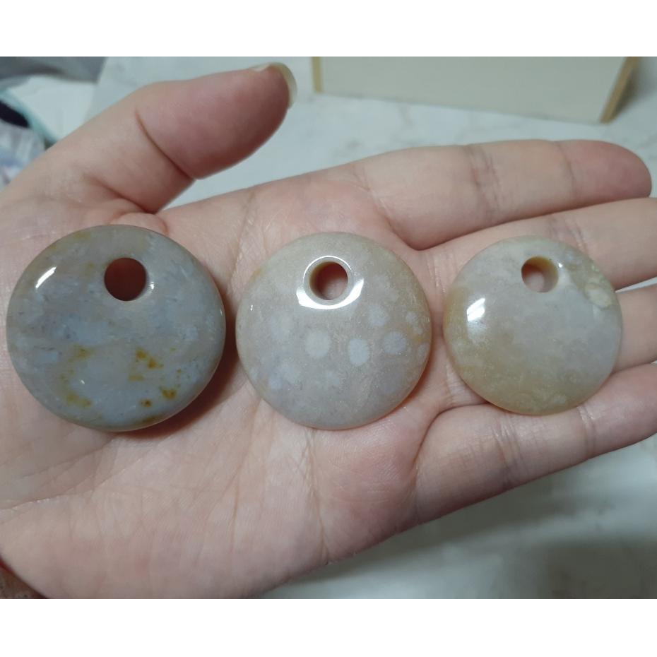 【三寶坊】天然珊瑚玉 平安扣 透透系 公主扣 菊花石 珊瑚玉吊墜 P20-P22-細節圖3