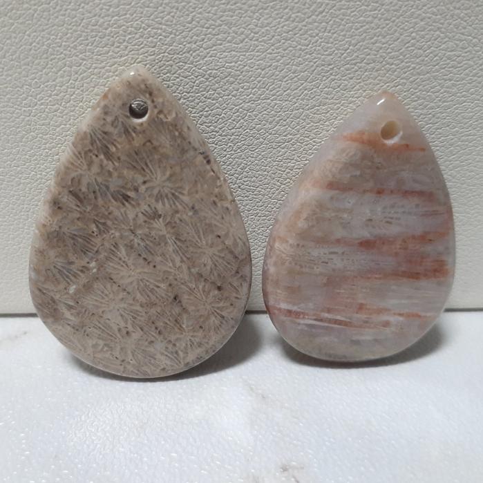 【三寶坊】天然珊瑚玉 吊墜 水滴型 拉絲花 人魚的眼淚 無事牌 菊花石 珊瑚玉吊墜 W18-W19-細節圖2