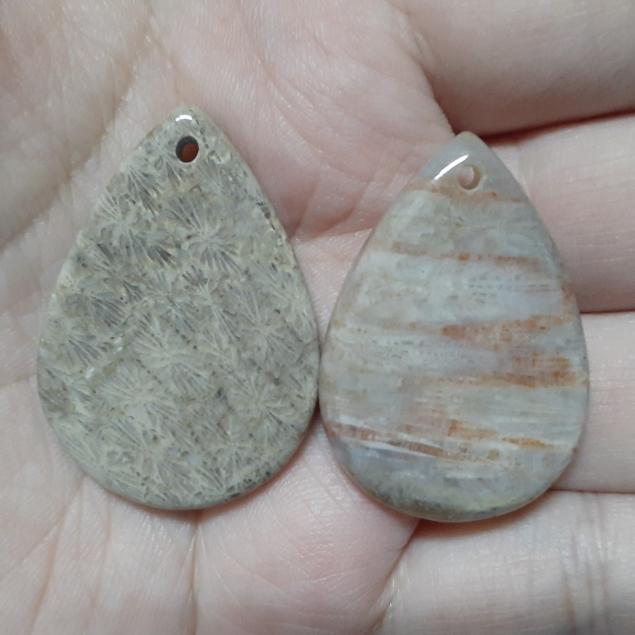 【三寶坊】天然珊瑚玉 吊墜 水滴型 拉絲花 人魚的眼淚 無事牌 菊花石 珊瑚玉吊墜 W18-W19-細節圖4