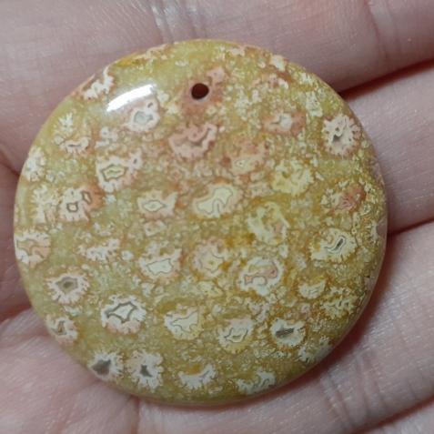 【三寶坊】天然珊瑚玉 無事牌 水晶共生 菊花石 珊瑚玉吊墜 O17-細節圖3