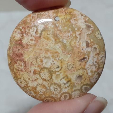 【三寶坊】天然珊瑚玉 無事牌 水晶共生 菊花石 珊瑚玉吊墜 O17-細節圖5