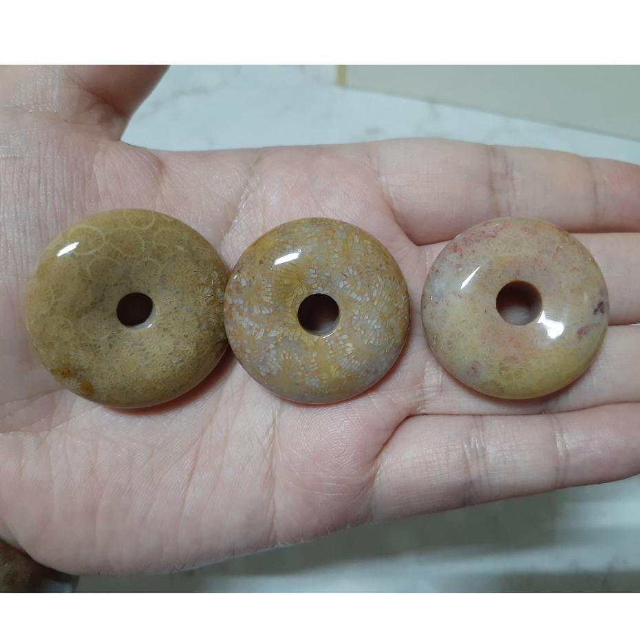 【三寶坊】天然珊瑚玉 平安扣 意境系 菊花石 珊瑚玉吊墜 P9-P11-細節圖3