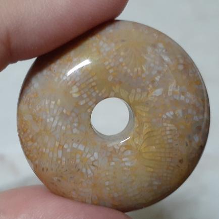 【三寶坊】天然珊瑚玉 平安扣 意境系 菊花石 珊瑚玉吊墜 P9-P11-細節圖6