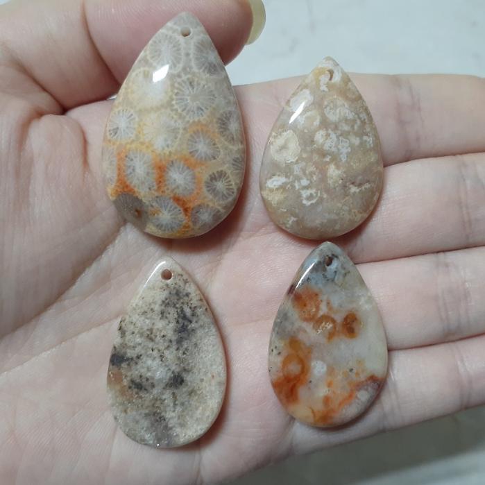 【三寶坊】天然珊瑚玉 吊墜 水滴型 水晶 人魚的眼淚 無事牌 菊花石 珊瑚玉吊墜 W8-W11-細節圖4