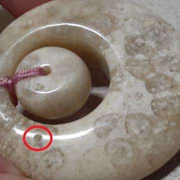 【三寶坊】天然珊瑚玉平安扣 珊瑚玉子母扣 鳳尾 晶洞奶酪 珊瑚玉手把件 珊瑚玉車掛件 菊花石-細節圖9