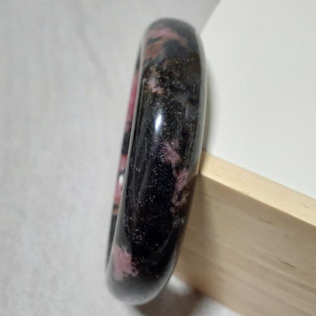 【三寶坊】天然櫻花雨手鐲 61圈口 有瑕 黑櫻花 薔薇輝手鐲 平安鐲 手鐲大圈口 N361-細節圖3