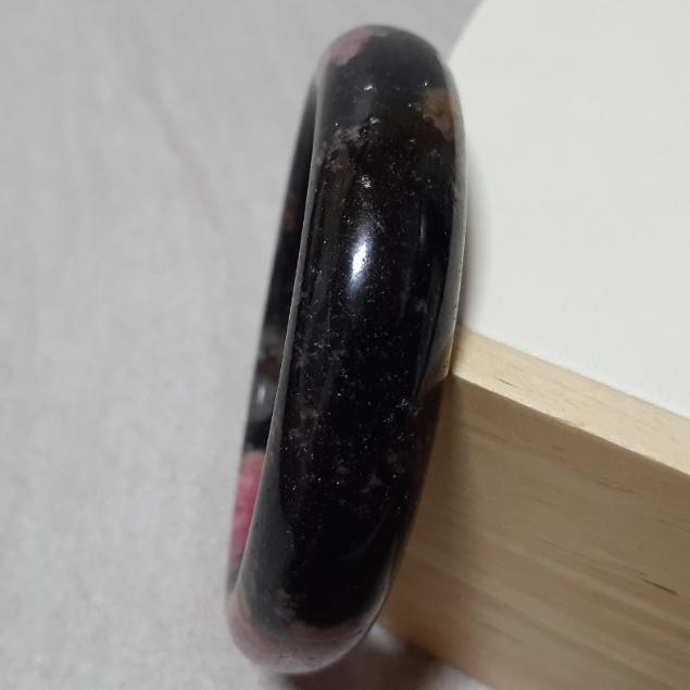 【三寶坊】天然櫻花雨手鐲 61圈口 有瑕 黑櫻花 薔薇輝手鐲 平安鐲 手鐲大圈口 N361-細節圖4