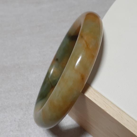 【三寶坊】天然岫玉手鐲 花玉 森綠半壁黃 61圈口 圓條 手鐲大圈口 N107-細節圖3