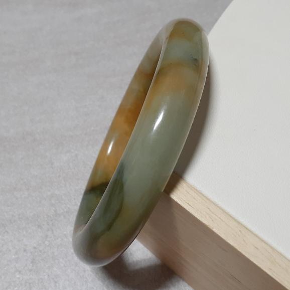 【三寶坊】天然岫玉手鐲 花玉 森綠半壁黃 61圈口 圓條 手鐲大圈口 N107-細節圖4