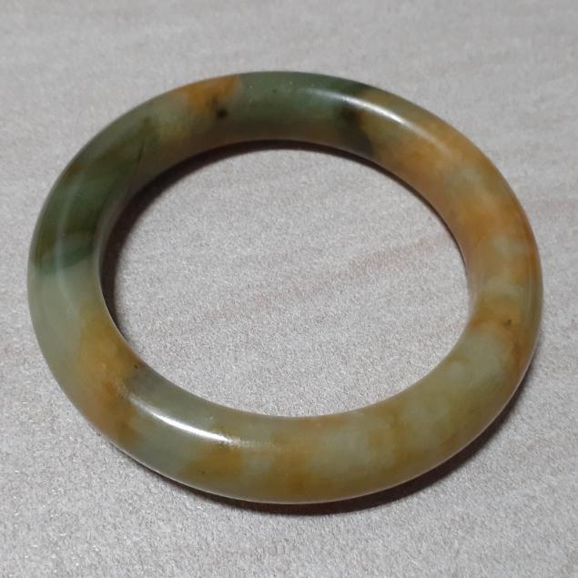 【三寶坊】天然岫玉手鐲 花玉 森綠半壁黃 61圈口 圓條 手鐲大圈口 N107-細節圖5