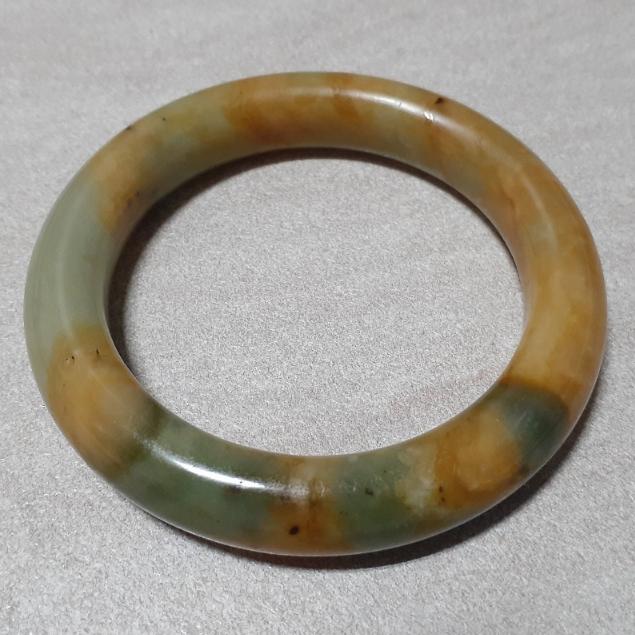 【三寶坊】天然岫玉手鐲 花玉 森綠半壁黃 61圈口 圓條 手鐲大圈口 N107-細節圖6