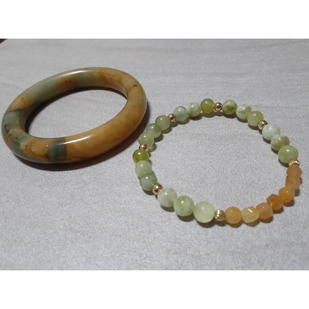 【三寶坊】天然岫玉手鐲 花玉 森綠半壁黃 61圈口 圓條 手鐲大圈口 N107-細節圖7