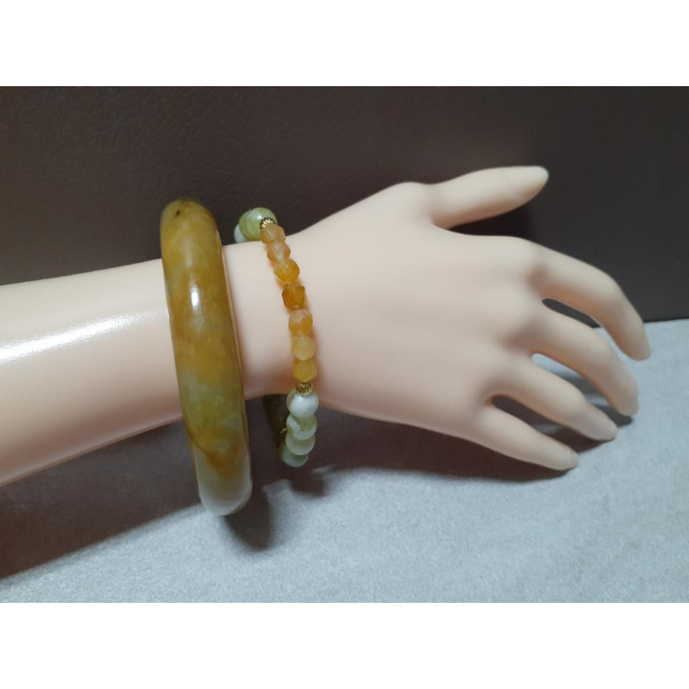 【三寶坊】天然岫玉手鐲 花玉 森綠半壁黃 61圈口 圓條 手鐲大圈口 N107-細節圖9