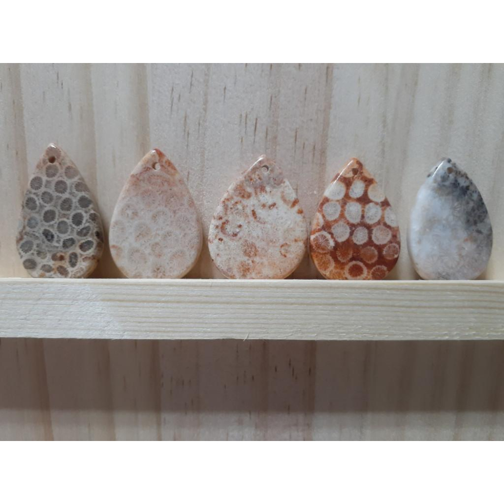 【三寶坊】天然珊瑚玉 吊墜 水滴型 人魚的眼淚 無事牌 菊花石 珊瑚玉吊墜 O27-O31-細節圖2