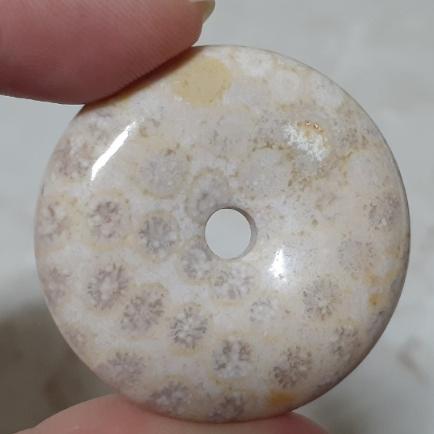 【三寶坊】天然珊瑚玉 平安扣 淺色系 菊花石 珊瑚玉吊墜 P12-P15-細節圖3