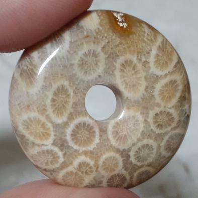 【三寶坊】天然珊瑚玉 平安扣 滿花系 菊花石 珊瑚玉吊墜 P16-P19-細節圖6