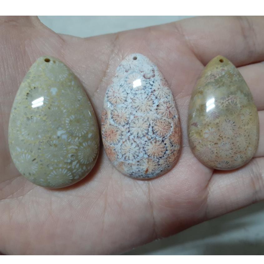 【三寶坊】天然珊瑚玉 吊墜 水滴型 獨特系 人魚的眼淚 無事牌 菊花石 珊瑚玉吊墜 W5-W7-細節圖3