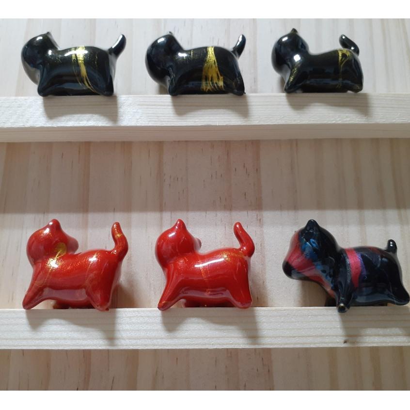 【三寶坊】大漆貓 黑紅系 大漆犬 無臉貓擺件 貓咪擺件 貓咪木頭雕刻 大漆工藝 貓咪公仔 招財貓 療癒系 C25-C30-細節圖4