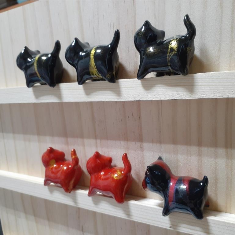 【三寶坊】大漆貓 黑紅系 大漆犬 無臉貓擺件 貓咪擺件 貓咪木頭雕刻 大漆工藝 貓咪公仔 招財貓 療癒系 C25-C30-細節圖6