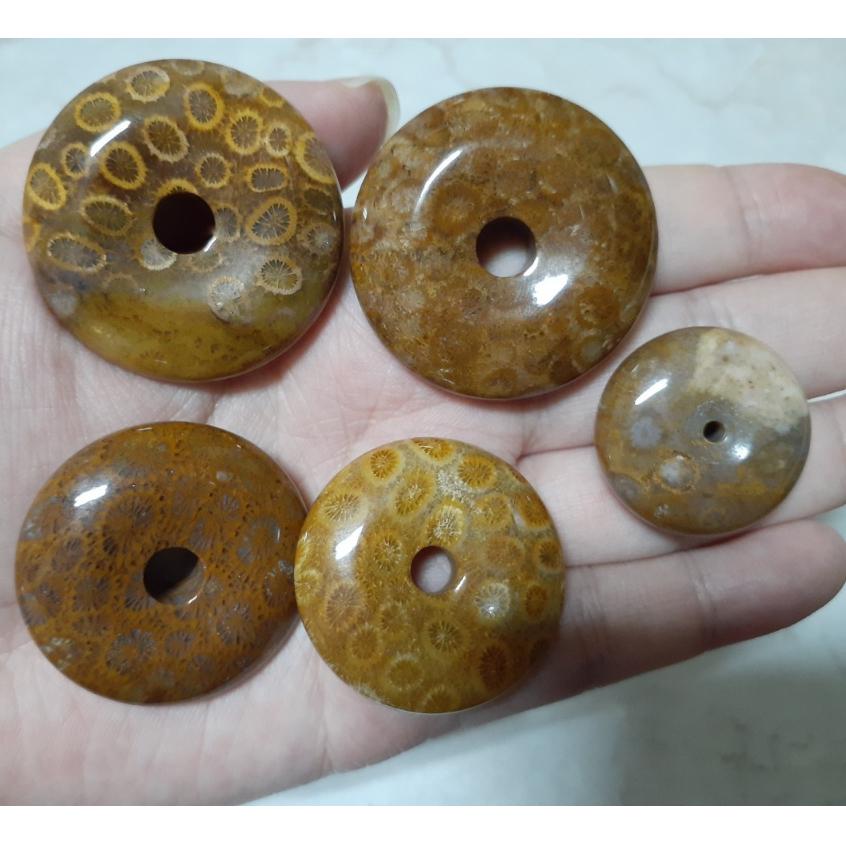 【三寶坊】天然珊瑚玉 平安扣 咖色系 菊花石 珊瑚玉吊墜 P1-P5-細節圖3