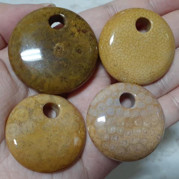 【三寶坊】天然珊瑚玉 平安扣 咖黃色系 公主扣 菊花石 珊瑚玉吊墜 P23-P26-細節圖4