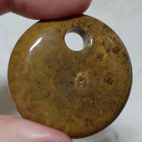 【三寶坊】天然珊瑚玉 平安扣 咖黃色系 公主扣 菊花石 珊瑚玉吊墜 P23-P26-細節圖5