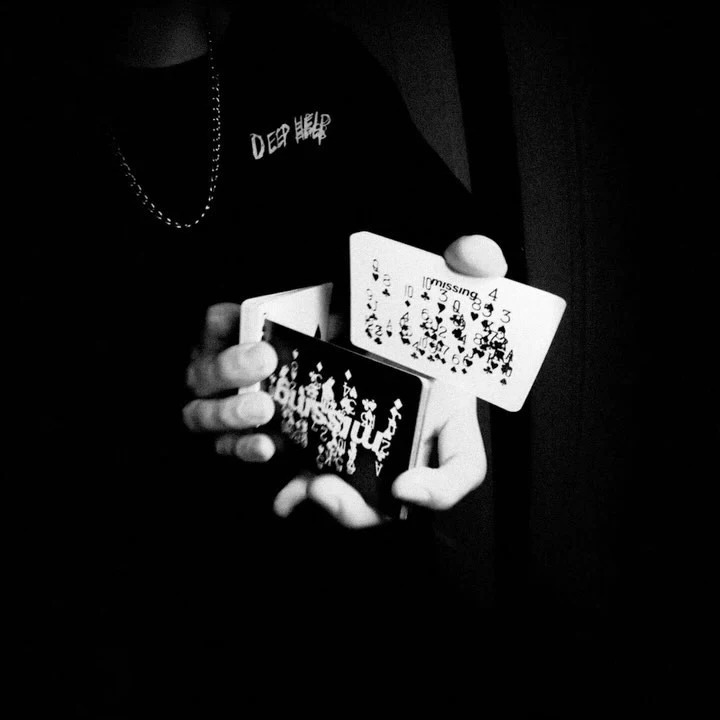 【千葉撲克】現貨 Missing home 翻頁動畫 布紋版 撲克牌 花切潮牌 花切 撲克牌 收藏牌 練習牌 魔術道具-細節圖3