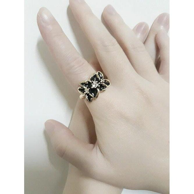 台灣現貨 梔子花滴釉戒指 水鑽戒指 花朵戒指 女款指環 流行首飾女生飾品 食指戒 女戒指 潮流小物 黑色戒指 日韓生活館-細節圖2