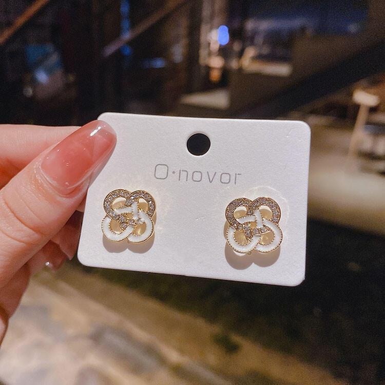 幸運四葉草耳環 韓國簡約氣質耳飾 宮廷風耳環 輕奢高級感鑲鑽耳釘 花朵耳環 小香風耳環 時尚百搭飾品 古風耳環 圓圈耳環-細節圖2