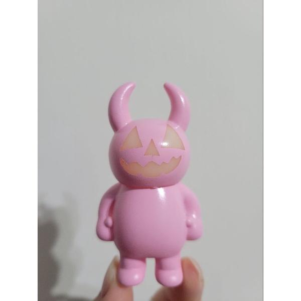 Uamou 萬聖節 夜光 粉色 設計師 公仔 玩具 蓄光-細節圖3