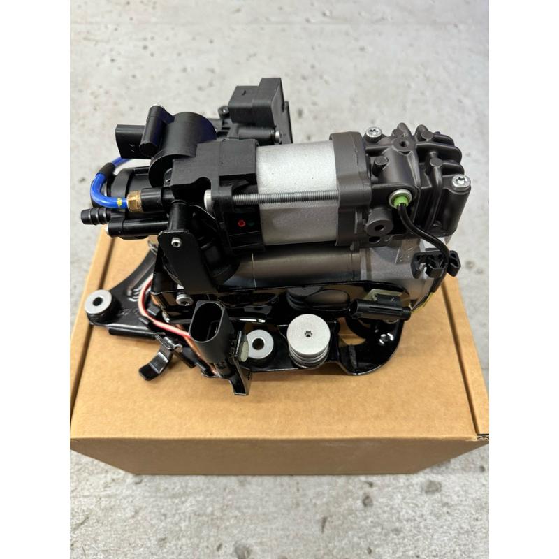 BMW G11 G12 氣壓避震器打氣幫浦總成 37206884682  37206861882-細節圖4