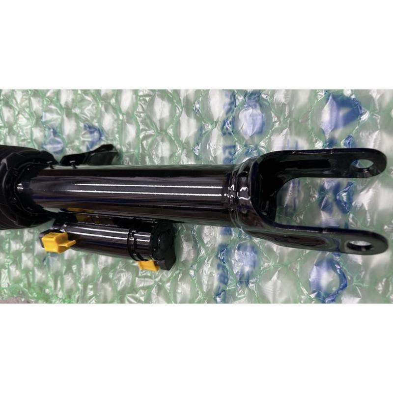 BMW G11 G12氣壓式避震器 前左37106877553 前右37106877554 後左37107915953-細節圖3