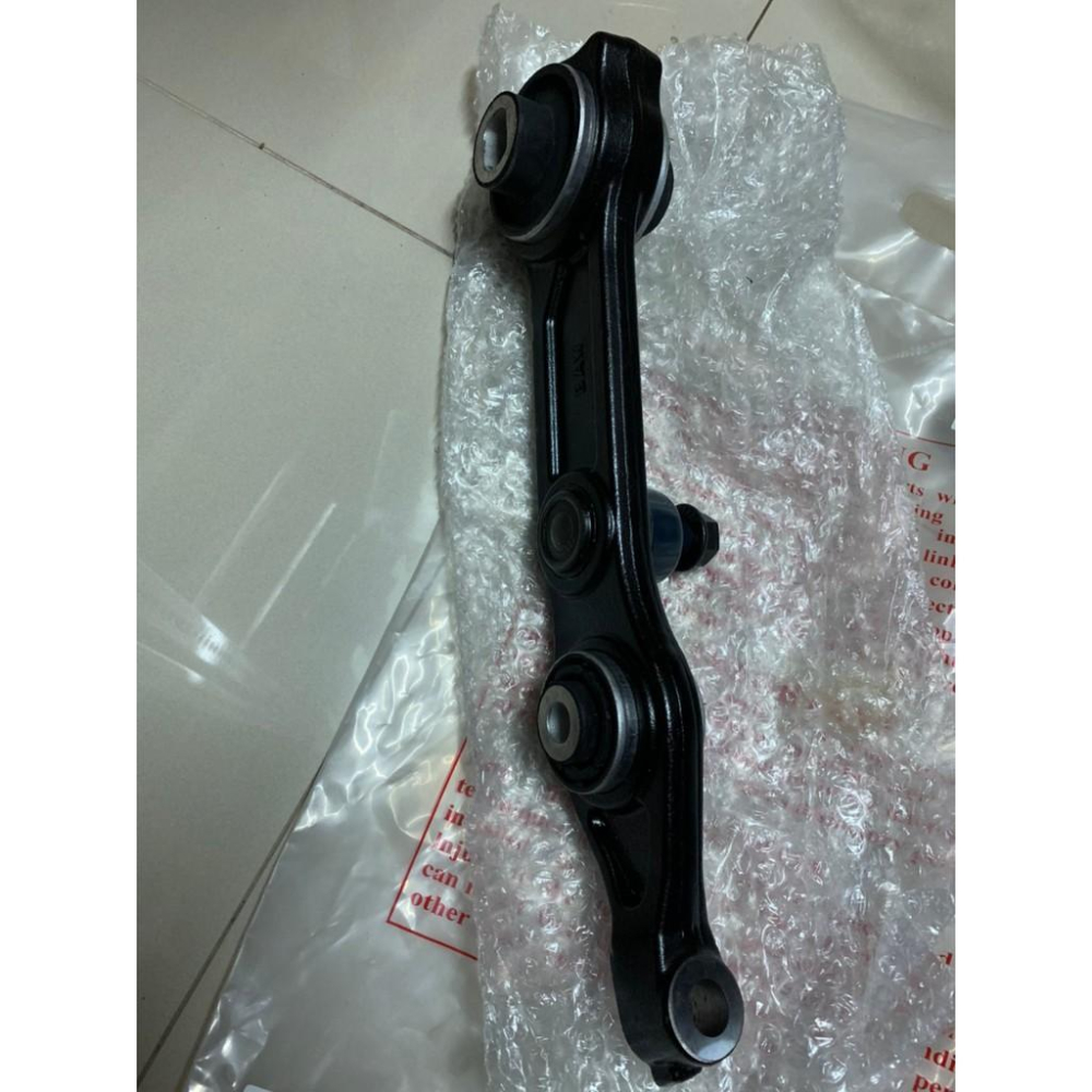 BENZ W211  E系列  三角架-細節圖4