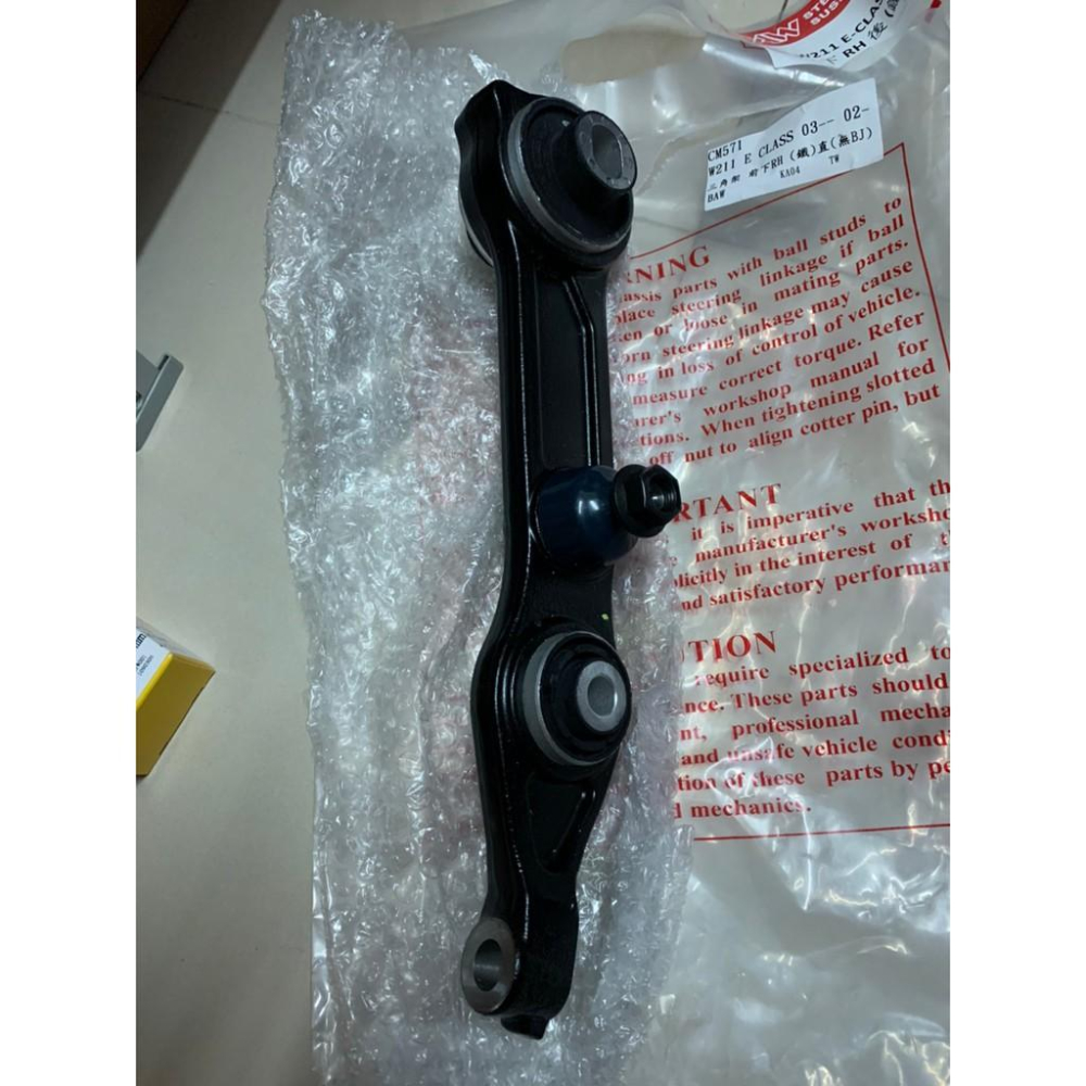 BENZ W211  E系列  三角架-細節圖5