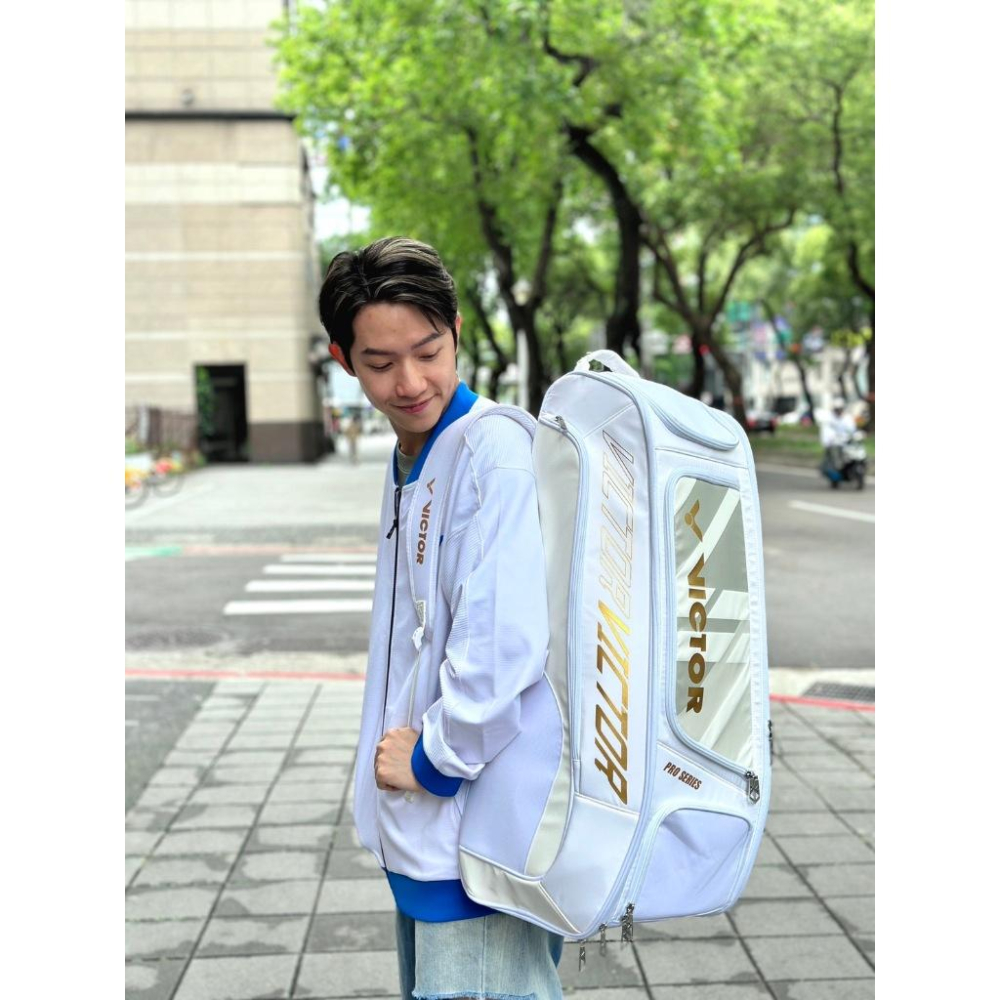 【凱將體育】VICTOR 長型 白金 後背包 概念店限定 羽球袋 羽球背包 BR7007 AX 白金-細節圖4