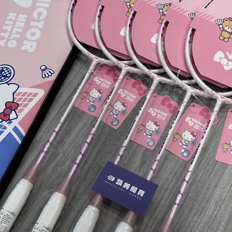 【凱將體育羽球店】VICTOR X HELLO KITTY聯名 羽球拍附KITTY拍袋 DX-KT I 可愛 羽球-細節圖4